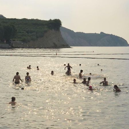 Apartma Ada Izola Bagian luar foto